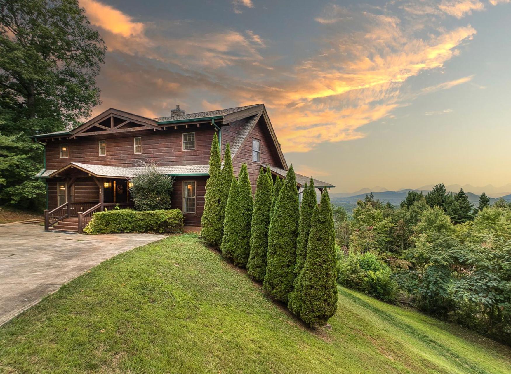 Sky High Lodge By Bk Stays. Large Cabin. Amazing Views. Game Room. Jacuzzi. Six Bedrooms. Sleeps 12 Blue Ridge Exterior photo